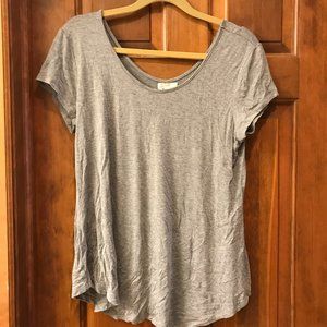 Gray tshirt